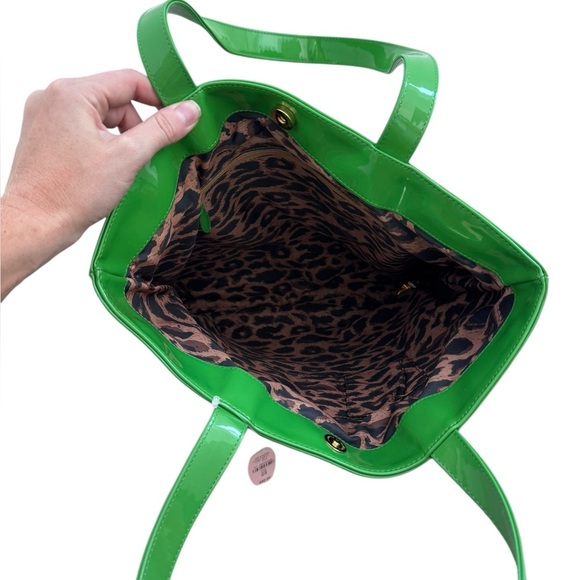 Victoria Secrets Vinyl Tote Bag Green w/Gold Lining & Animal Print Lining - Picture 4 of 9